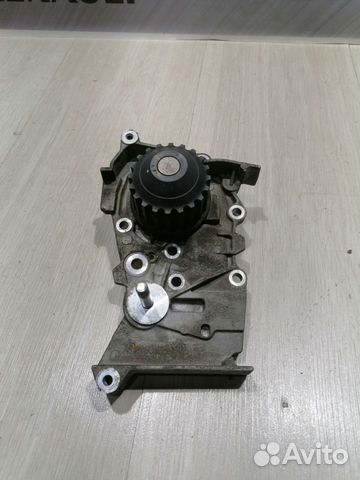 Помпа водяной насос Renault sandero stepway 2