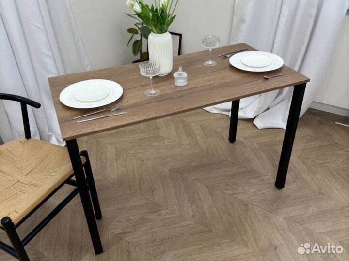 Стол кухонный