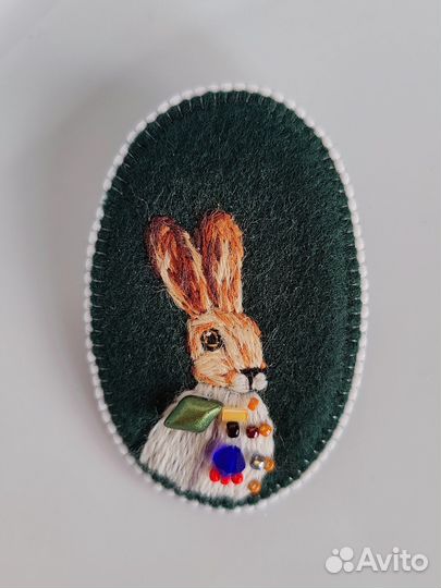 Брошь заяц