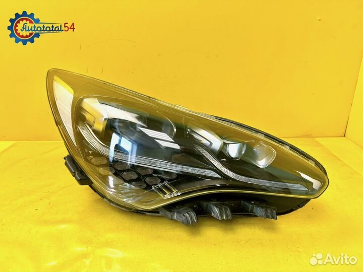 Фара правая передняя Kia Stinger