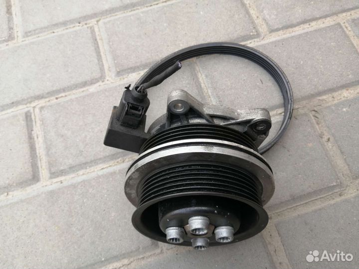 Помпа фольксваген Тигуан 1.4 TSI 03C880727D