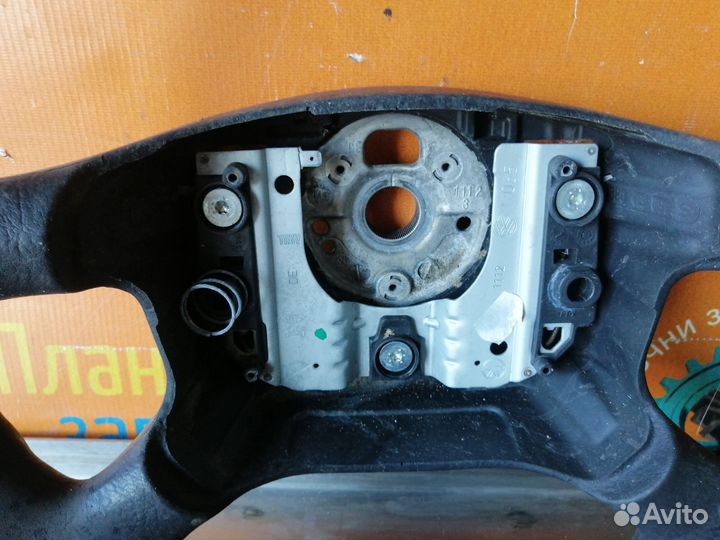 Руль Volkswagen Passat B5 требует перетяжки