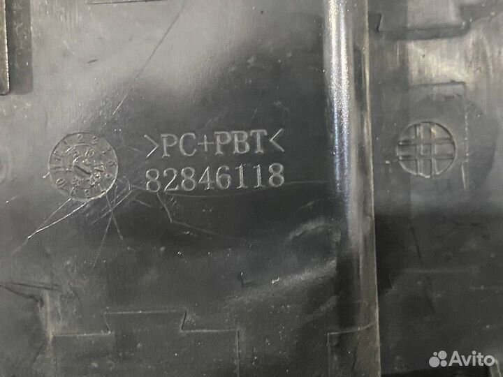 Накладка петли багажника левая Volvo FH4 82846118