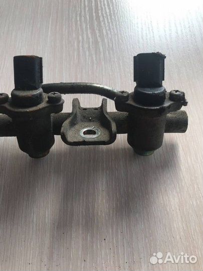 Рейка топливная (рампа) Nissan Almera