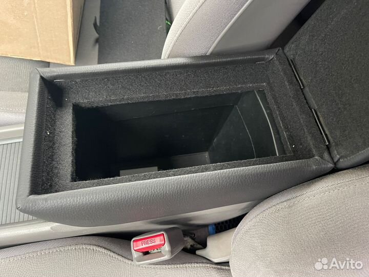 Подлокотник Honda Сivik 8 4D Хонда Цивик 8 4D