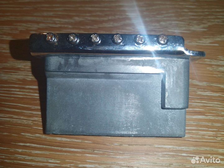 Бридж для гитары, бридж тремоло