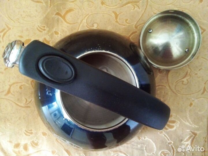 Чайник со свистком. Два разных