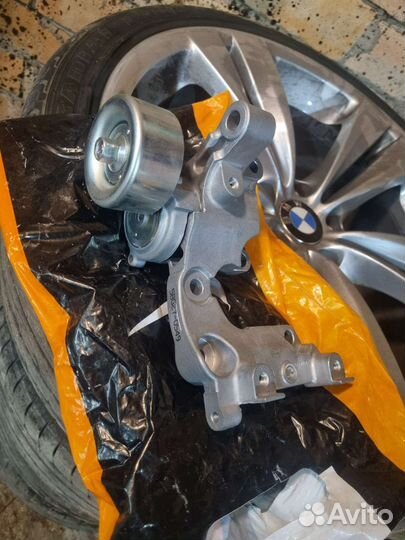 Натяжитель приводного ремня Toyota