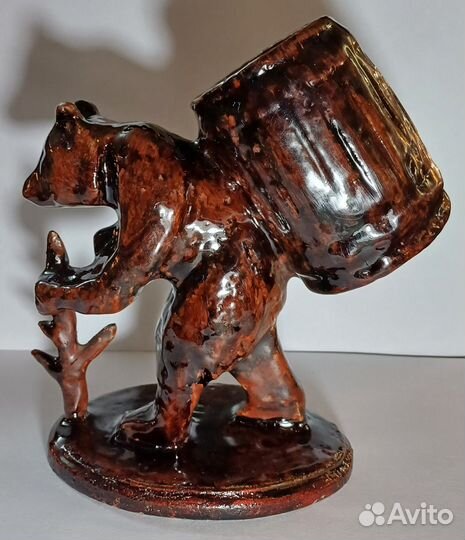 Статуэтка: Мишка с бочонком. Карандашница