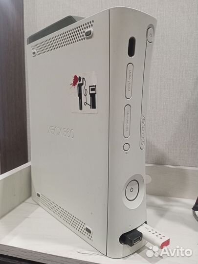 Продам xbox 360 прошитый, игры качаются с интернет