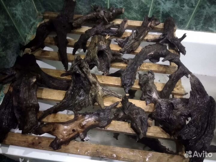 Корм для рыбок, коряги, трубки