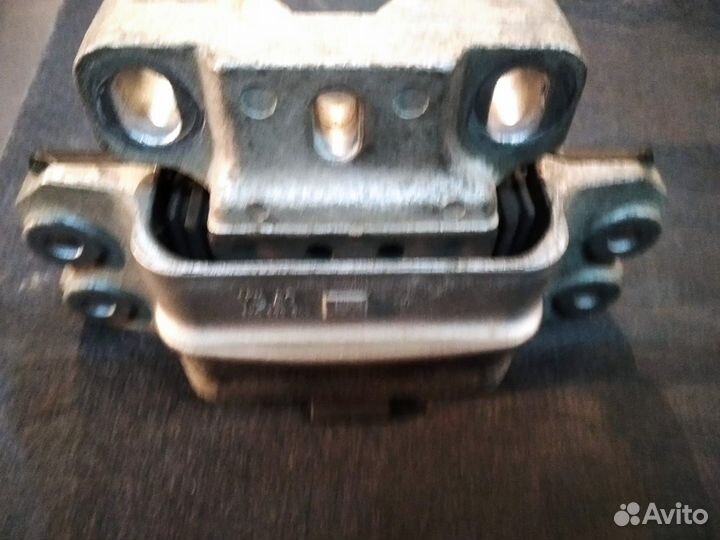 Подушка кпп VAG левая