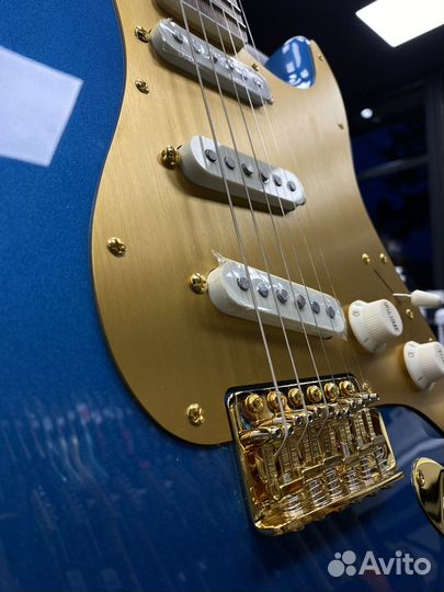 Squier 40th Anniversary Stratocaster Gold Edition