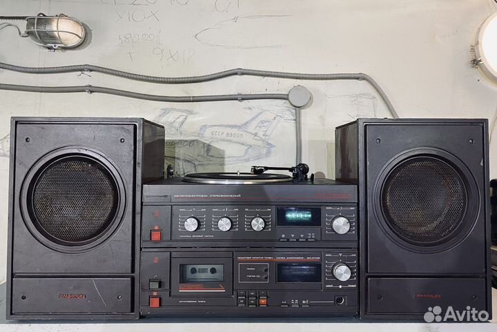 Стереофонический магнитоэлектрофон 