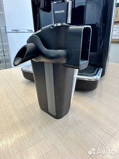 Кофемашина Philips EP3241 Series 3200 LatteGo