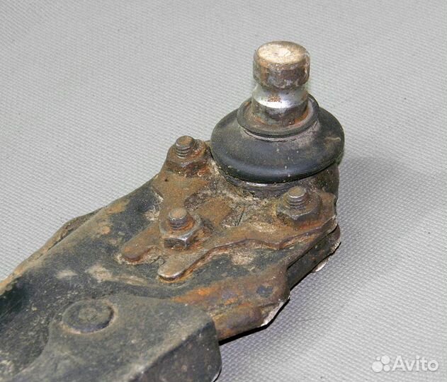 Рычаг передний левый/правый VW Passat B3