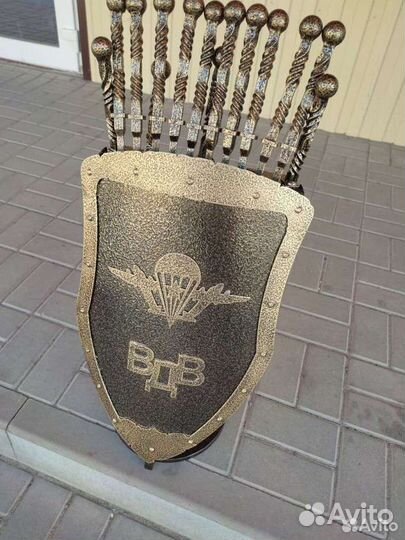 Подарок на день вдв подставка под шампуры