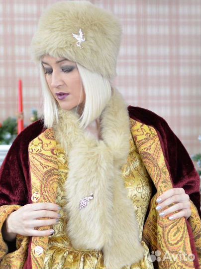 Женская меховая шапка кубанка и шарф