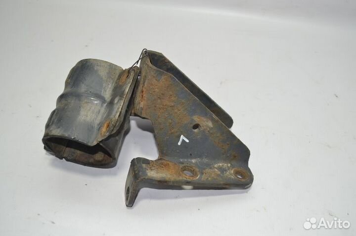 Кронштейн крыла ведущего моста, задний правый scan