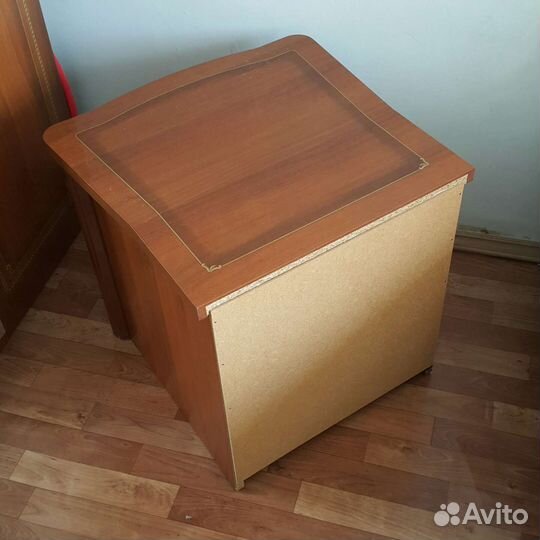 Тумба прикроватная