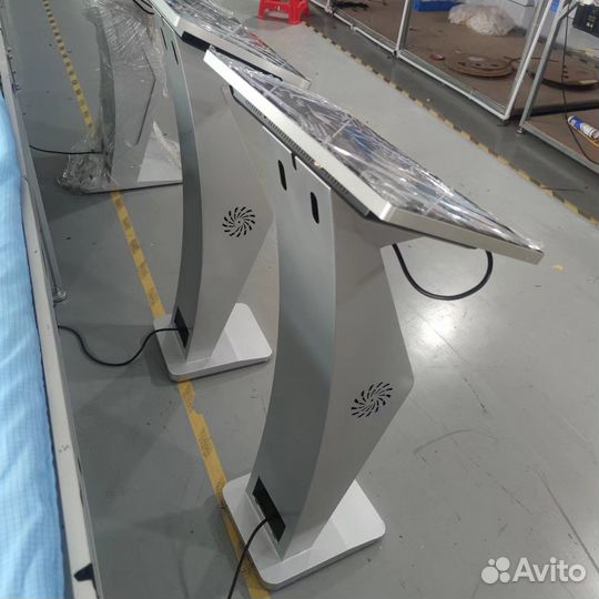 Сенсорный киоск 65 дюймов