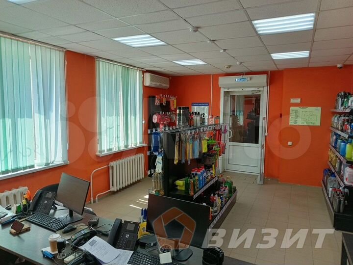 Торговая площадь с парковкой на первой линии