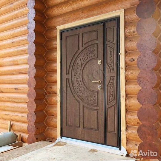 Полуторная входная металлическая дверь для улицы