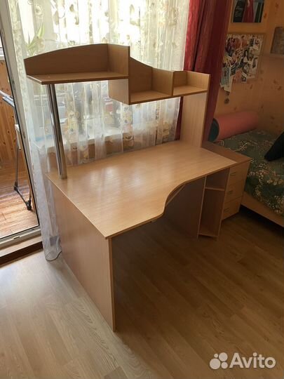 Письменный стол с полками и Тумбочка