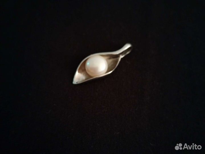 Серебряная подвеска с жемчугом