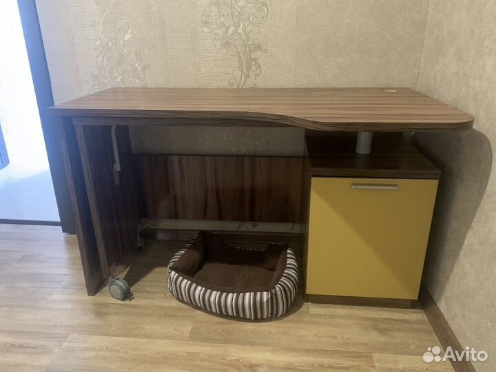 Компьютерный стол