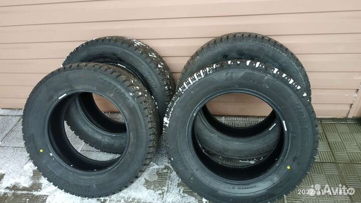 Bridgestone Ice Cruiser 7000 215/65 R16 98T