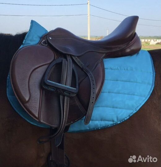 Амуниция для лошади: выездковые ногавки, вальтрапы