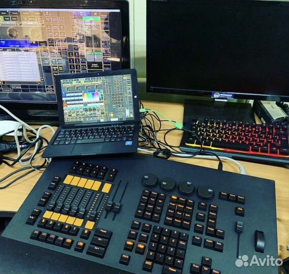 Пульт DMX MA lighting OnPC command wing