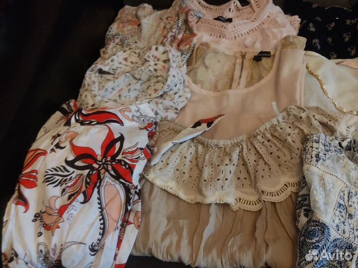 Пакетом 16 блузок, юбка и бомбер на sm