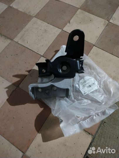 Пневматическая подушка двигателя правая