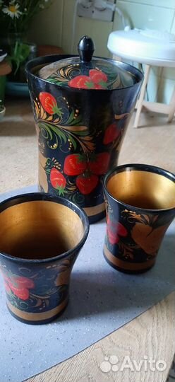 Деревянный короб и 2 стакана