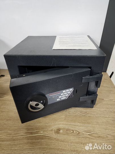 Огневзломостойкий сейф Onix Tantalum NTF-32ME