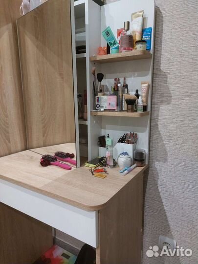 Туалетный столик без зеркала