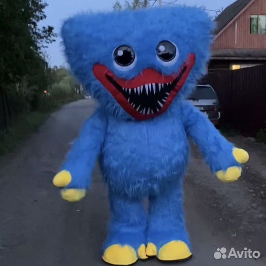 Белый мишка и Хаги Ваги с поздравлением