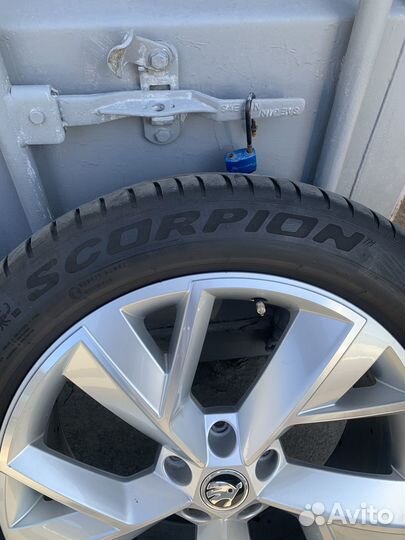 Оригинальные диски Skoda R19 с резиной