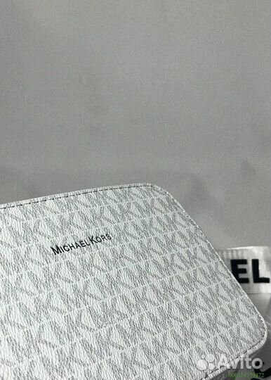 Стильная и удобная сумка Michael Kors через плечо