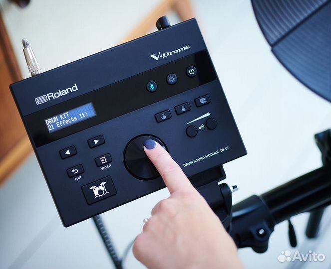 Roland TD-07DMK со стулом и карданом в комплекте