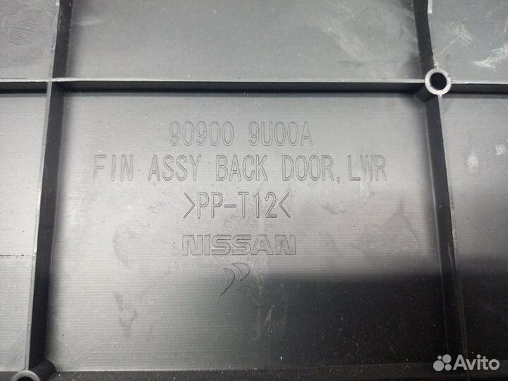 Обшивка крышки багажника Nissan Note 1 E11 1.6