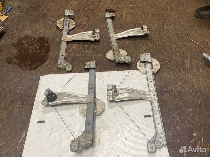 Стеклоподъемник задний Renault Sandero stepway