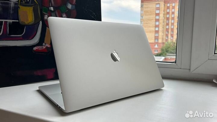 MacBook Pro 15 2018 i9/32/1TB новый