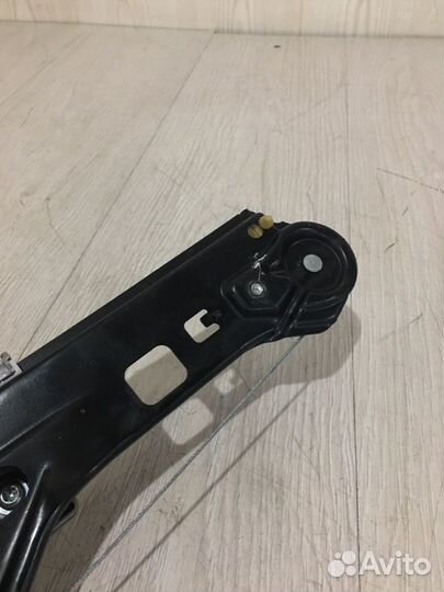 Стеклоподъемник задний правый Mercedes Benz C180