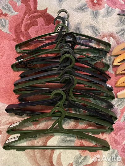 Плечики-вешалки разные