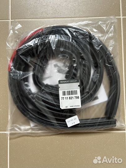 Уплотнитель капота Renault Duster