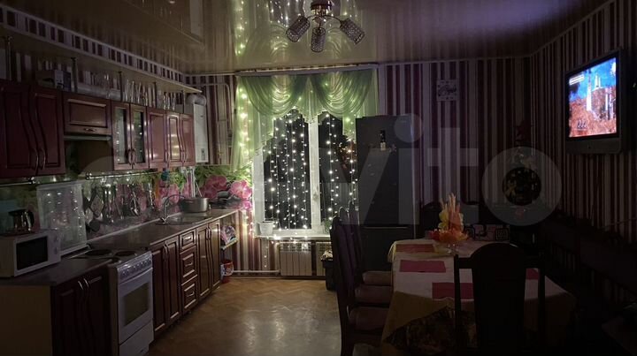 Дом 200 м² на участке 8 сот.