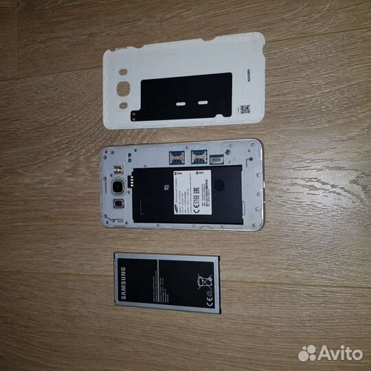 Телефон Samsung J7 (6) белый
